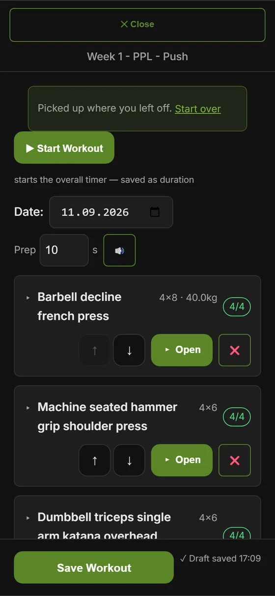 The logging window for one training day: timer, exercises with sets and weights, difficulty and Save.